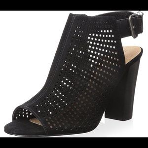 NEW! TAHARI Margaret 2  black leather sandal